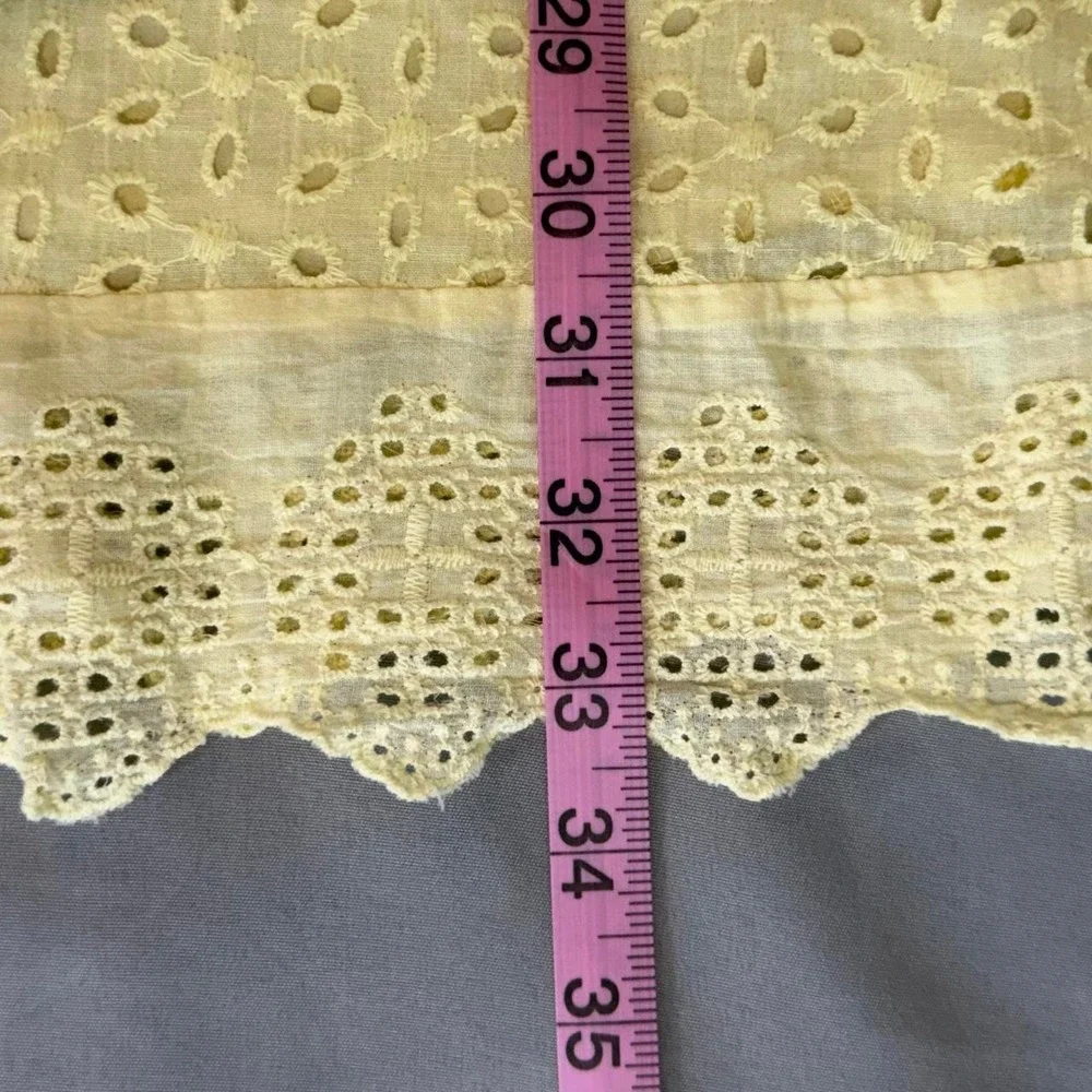 N/A sleeveless eyelet